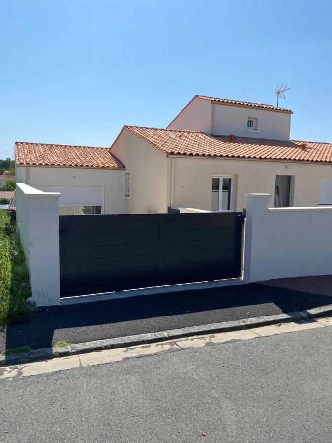 Bel Appartement Chez Particulier Calme Et Piscine ロワイヤン エクステリア 写真